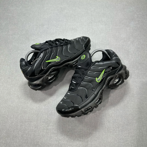 Air Max Plus Black Volt